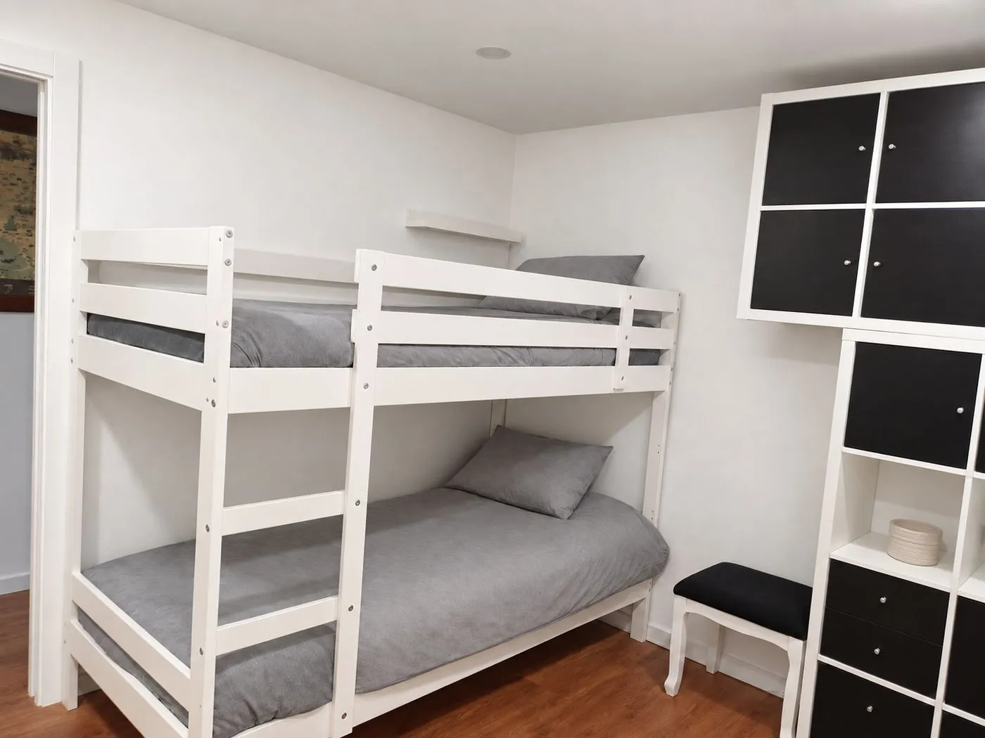 Depois — quarto com beliche